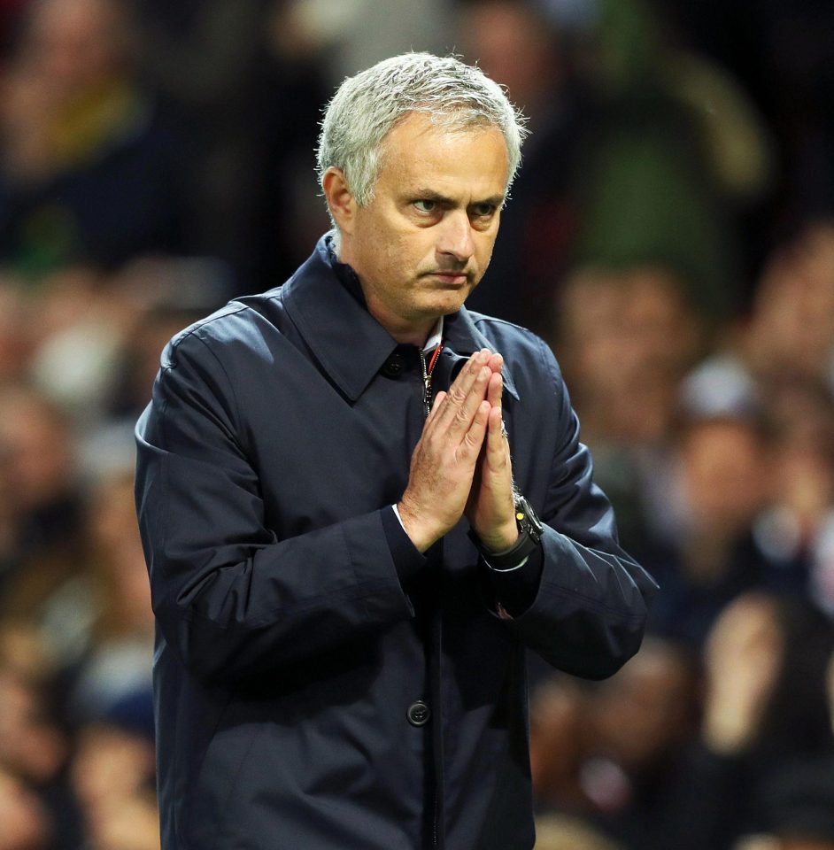  Jose Mourinho admits hed love to sign a new Man Utd contract