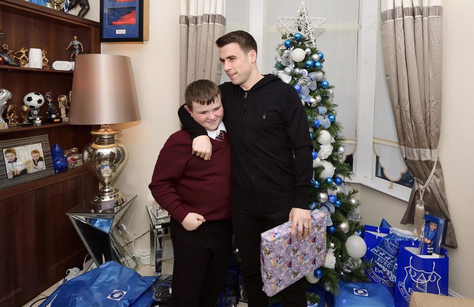  One lucky fan was visited by Seamus Coleman at his home