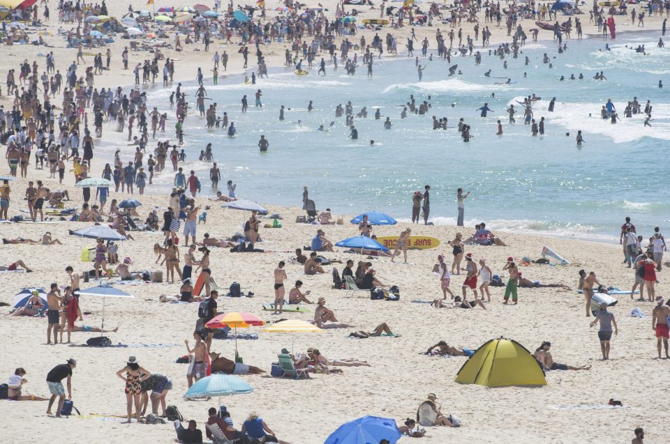  Festive revellers use Bondi's refreshing waters to escape the scorching heat