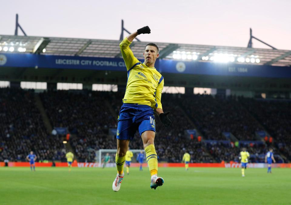  Kevin Mirallas punched the air after giving Everton the lead