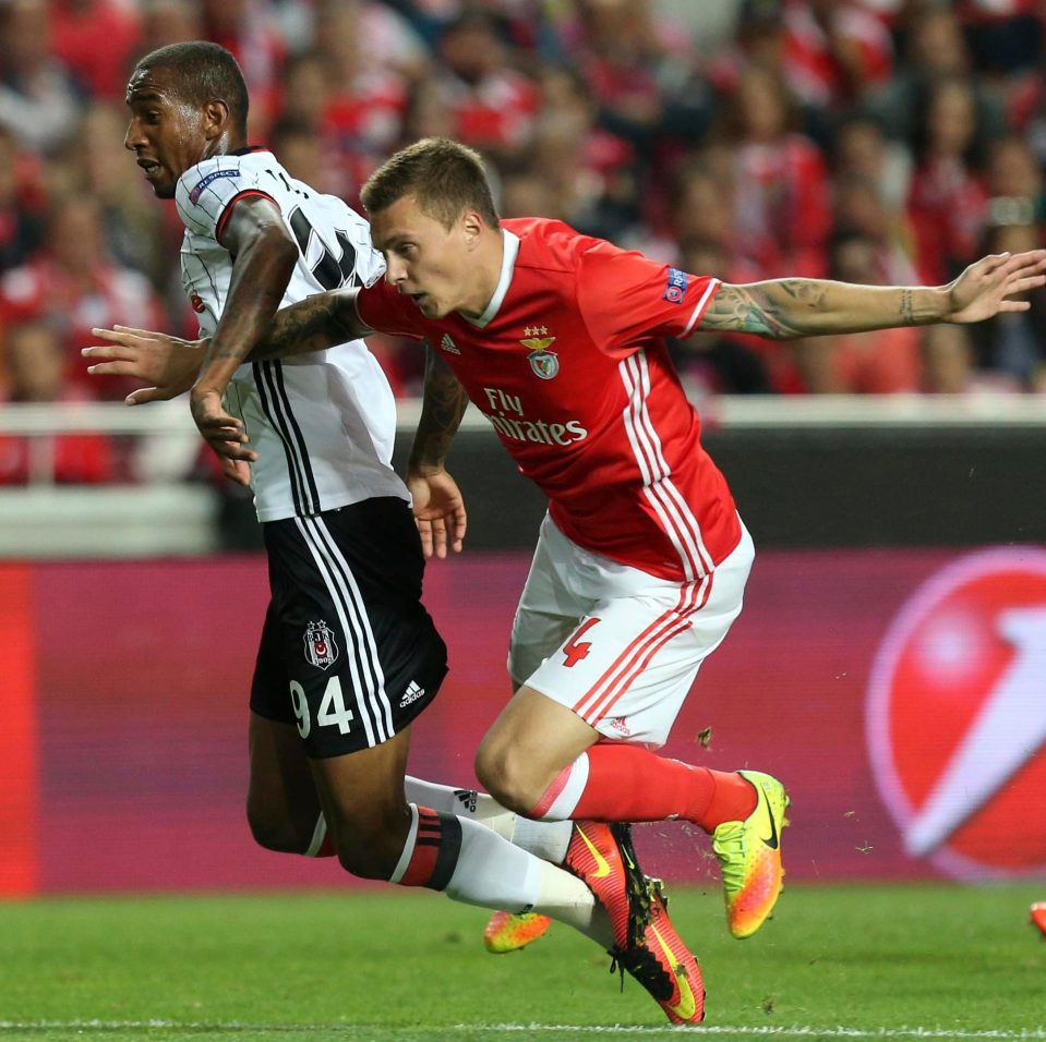  Victor Lindelof is reportedly on the brink of a mega-money switch from Benfica to Man Utd