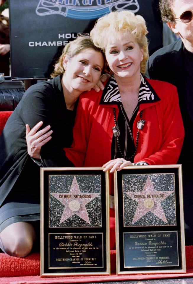  Carrie and with her famous mum at her Hollywood Walk Of Fame ceremony