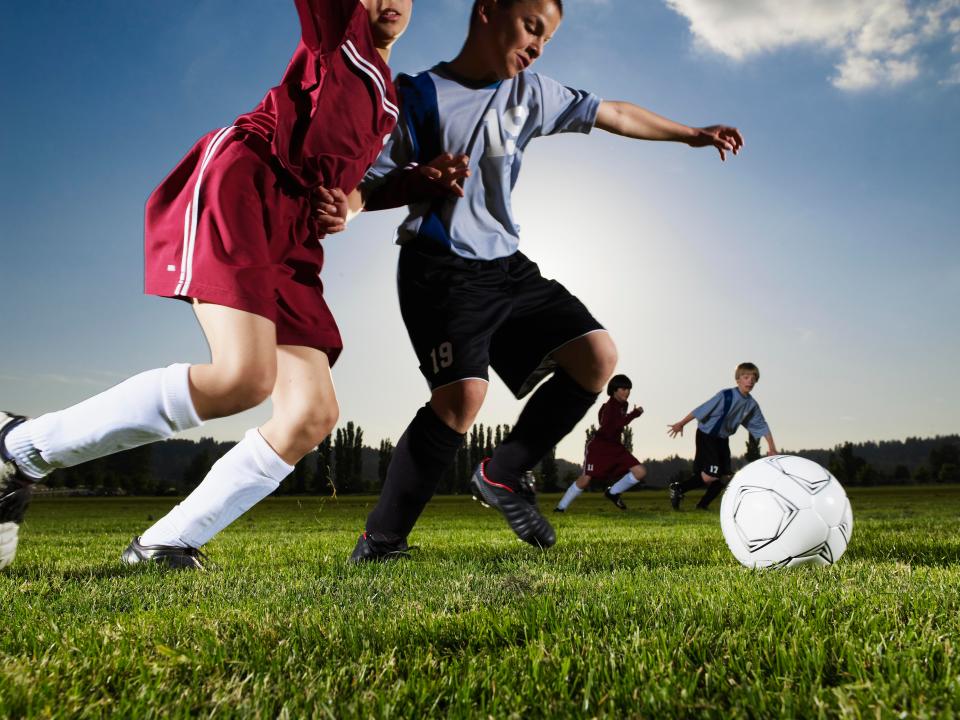  The PFA wants under-10 football players to be banned from heading balls