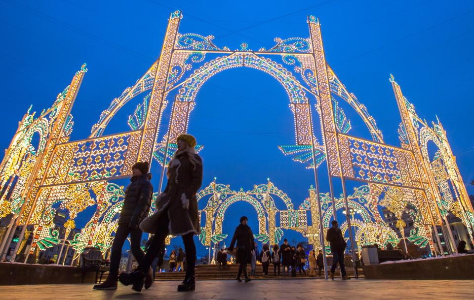  People in Teatralnaya Square in central Moscow during the Puteshestviye v Rozhdestvo (Journey to Christmas) Festival