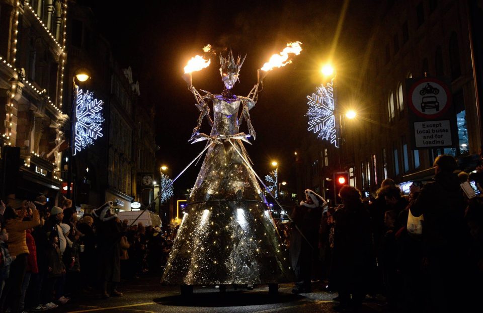  Thousands of people gathered in the city to witness a breathtaking carnival display rounding off 2017