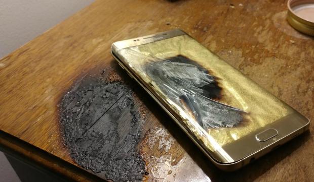 A man claimed that his Samsung S6 Edge combusted as he slept