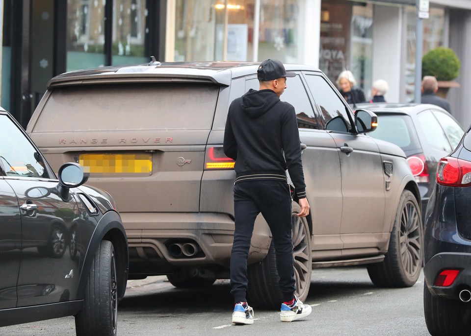  Lingard celebrated his 24th birthday with Range Rover covered in mud