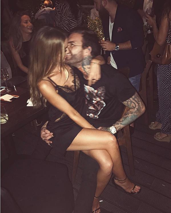  Aaron and Lauren recently split up after a whirlwind romance