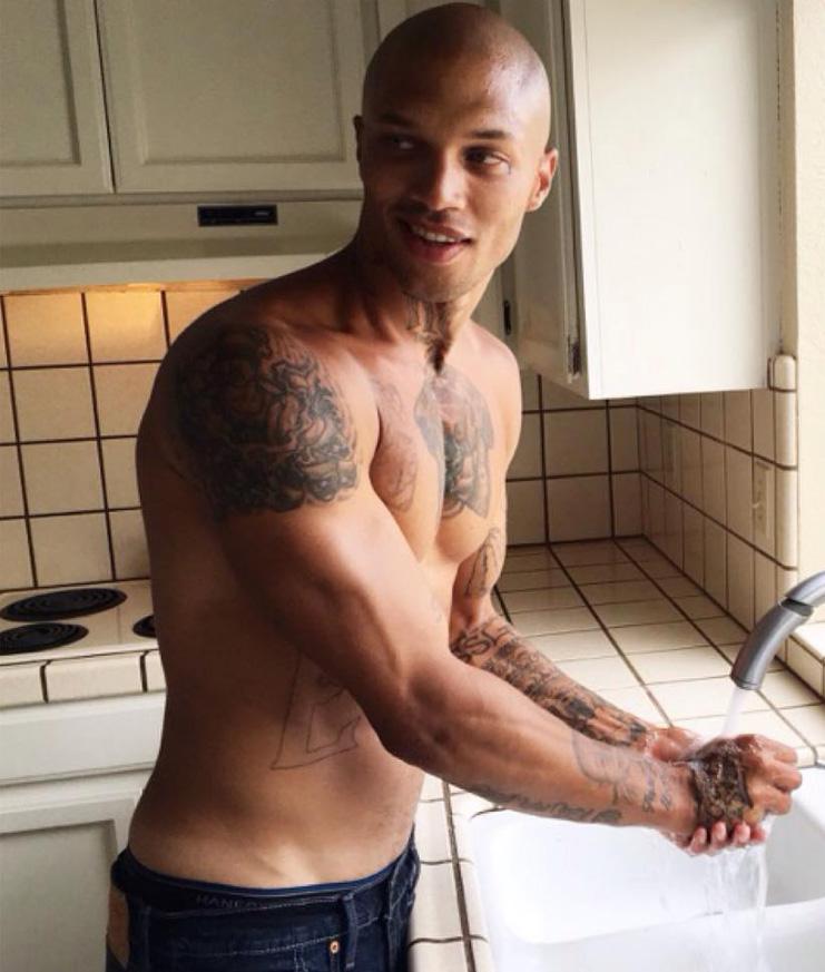  Fans love Jeremy's topless shots on Instagram