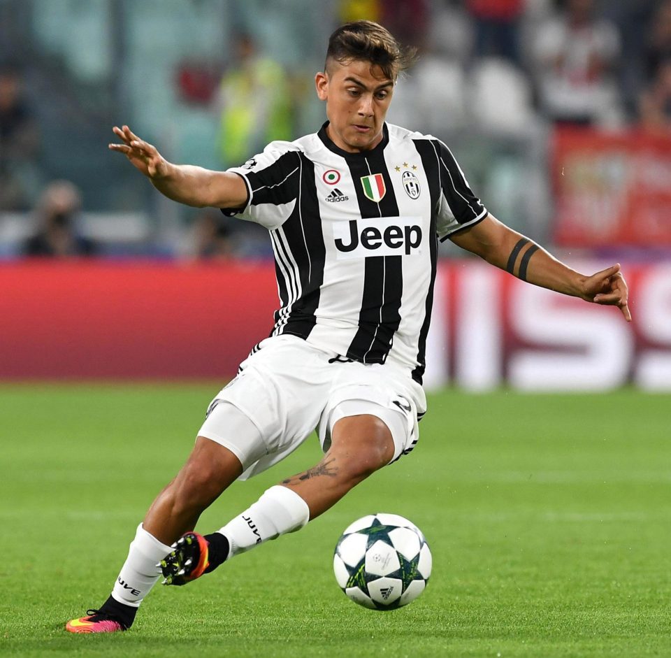  Paulo Dybala resembles Lionel Messi in the way he dribbles past opposition defenders