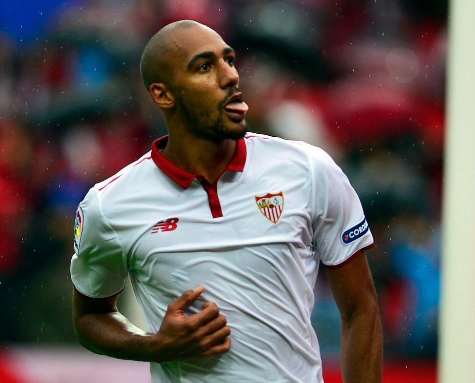  Steven N'Zonzi has been urged to stay at Sevilla