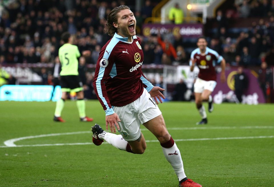  Jeff Hendrick pushes high up at Turf Moor to support the strikers