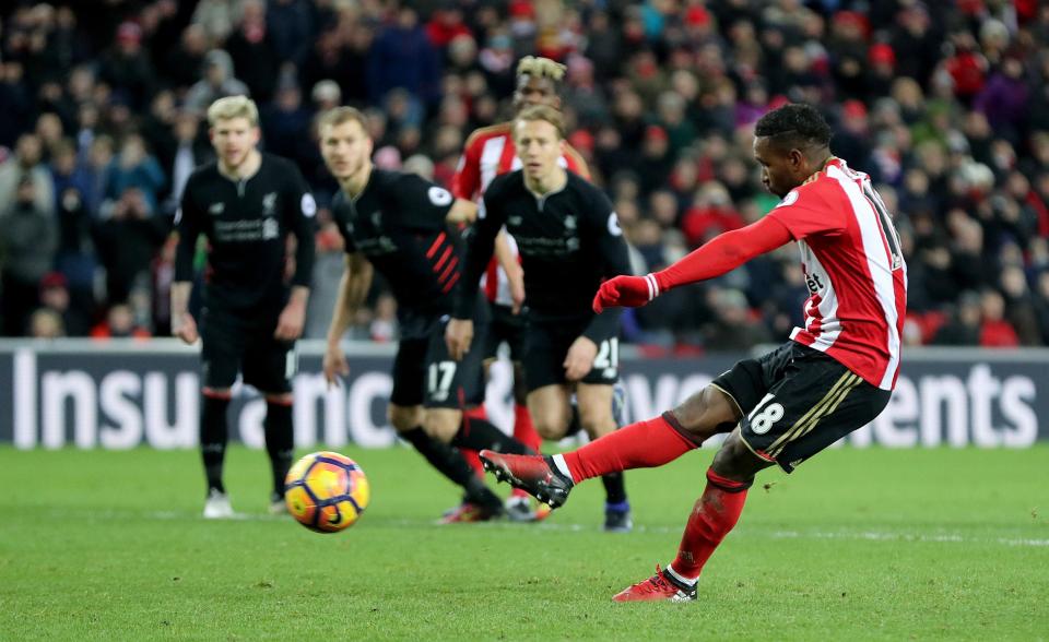  Jermain Defoe netted a second penalty of the game to salvage a point