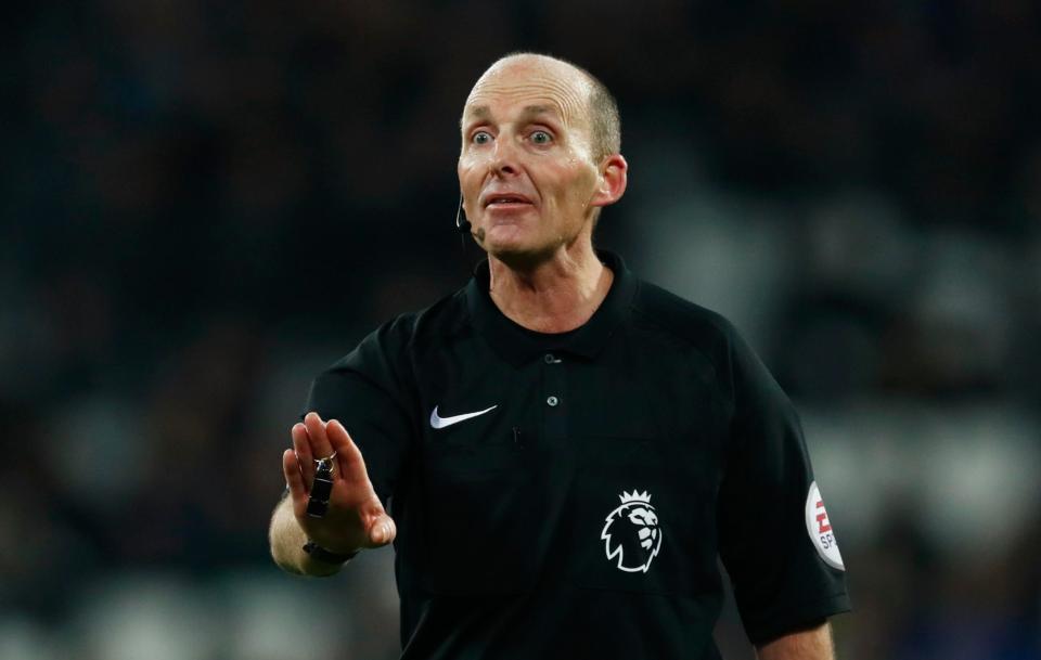  Mike Dean showed Feghouli the red card