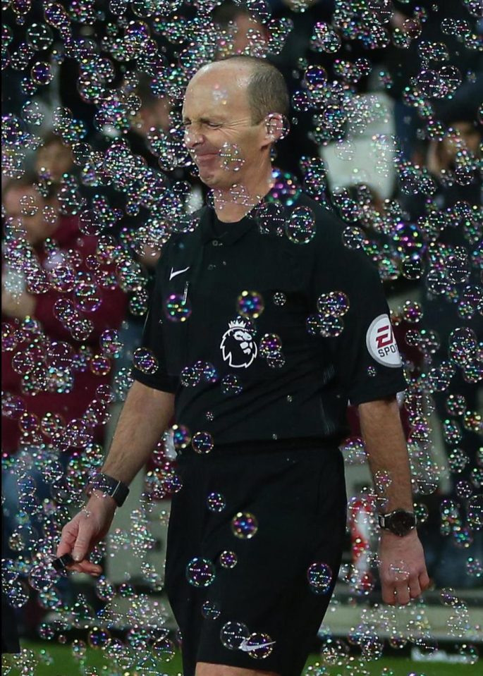  Mike Dean had a shocker when West Ham played Manchester United