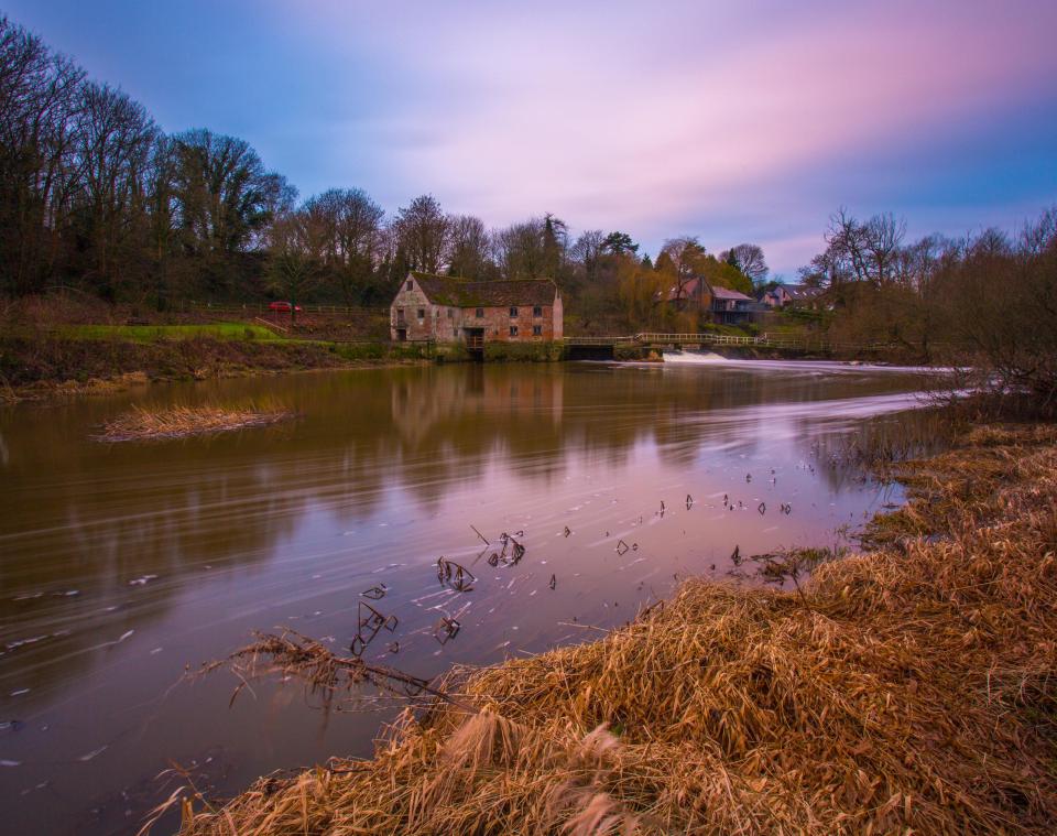  Sturminster Newton Mill in Dorset is pictured under the dramatic pastel shades of a morning sunrise as temperatures are predicted to rise