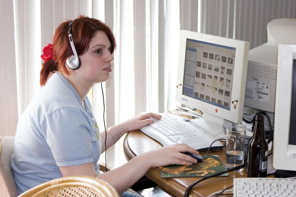  Young teens are now spending 21 hours a week on the internet, says a new study