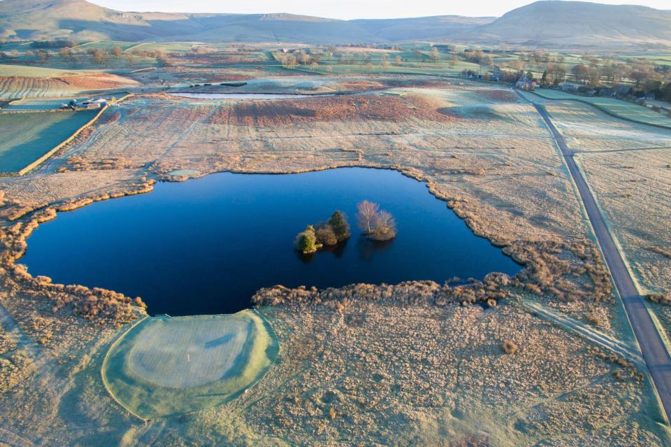  Stunning aerial shots taken this morning show the frozen golf course in Appleby