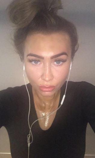  Lauren Goodger keeps fans up to date with her romance