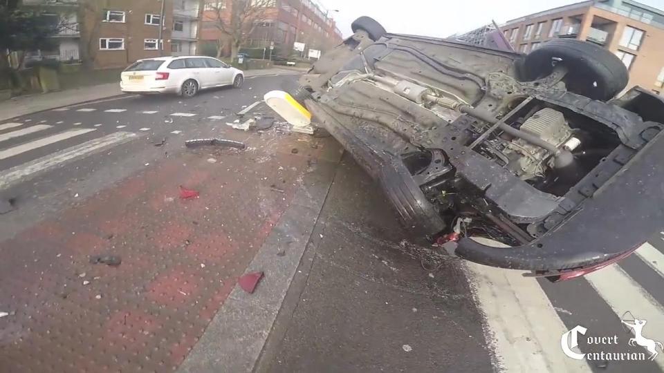  Kind passersby stopped to help an OAP trapped in his car after it flipped