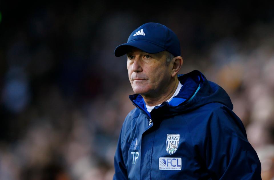  Tony Pulis wants a left sided defender this month after losing out on Jeff Schlupp