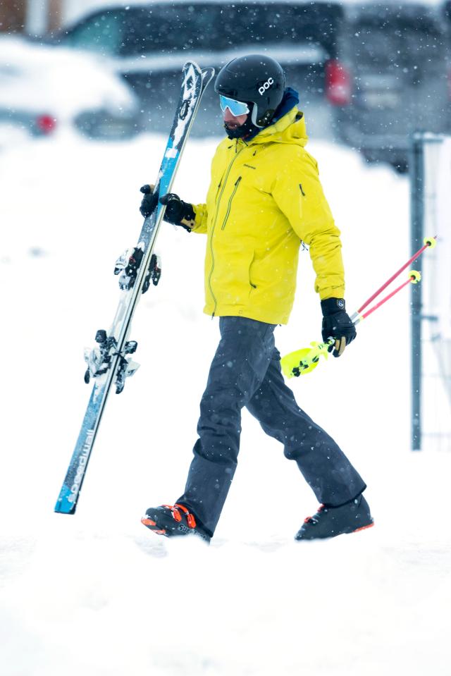  Meanwhile, Bradley Wiggins hit the slopes for the first time