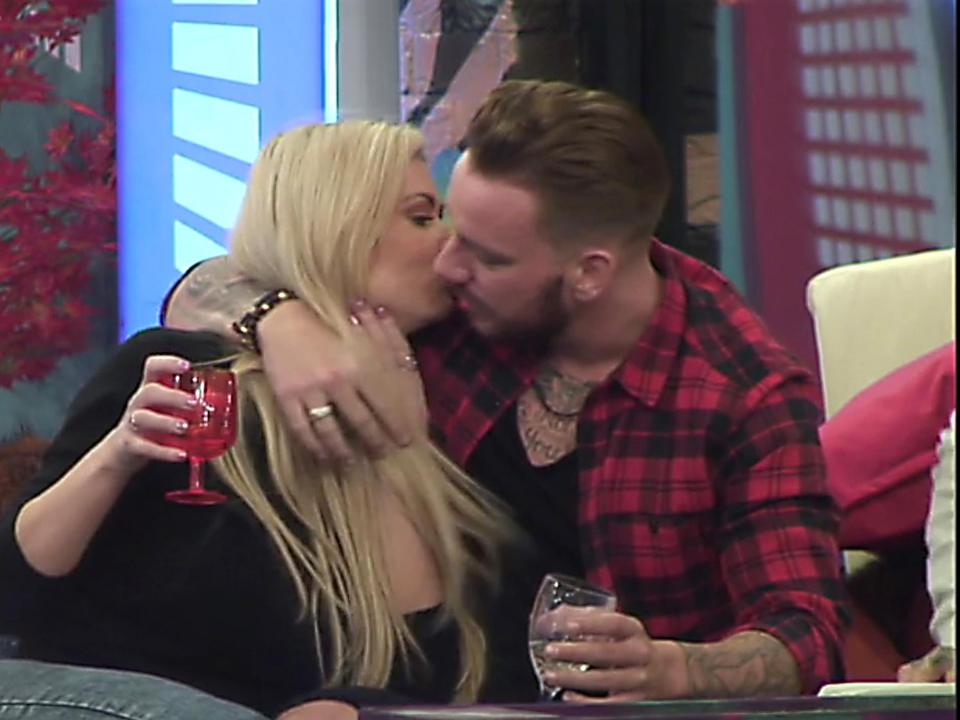  Nicola McLean and Jamie O'Hara got VERY close in the smoking area