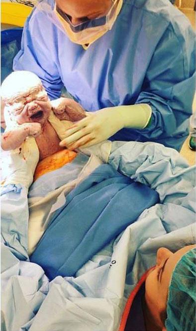  Sarah Toyer, from Australia, shared these incredible snaps of the moment she delivered her own baby by lifting him out of her womb