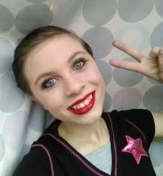  Katelyn Nicole Davis, 12, broadcast her suicide on social media