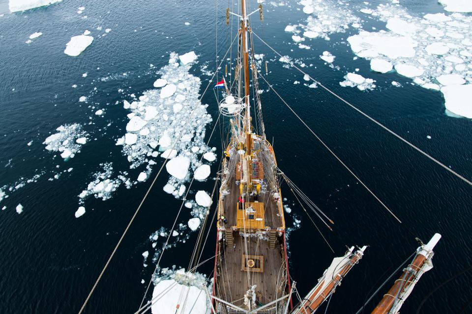  The boat had to weave through the iceberg-filled seas during its voyage