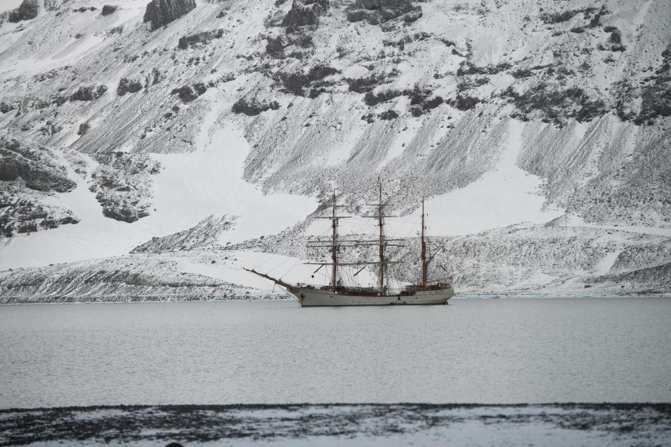  The trip featured picturesque views of the icy landscape