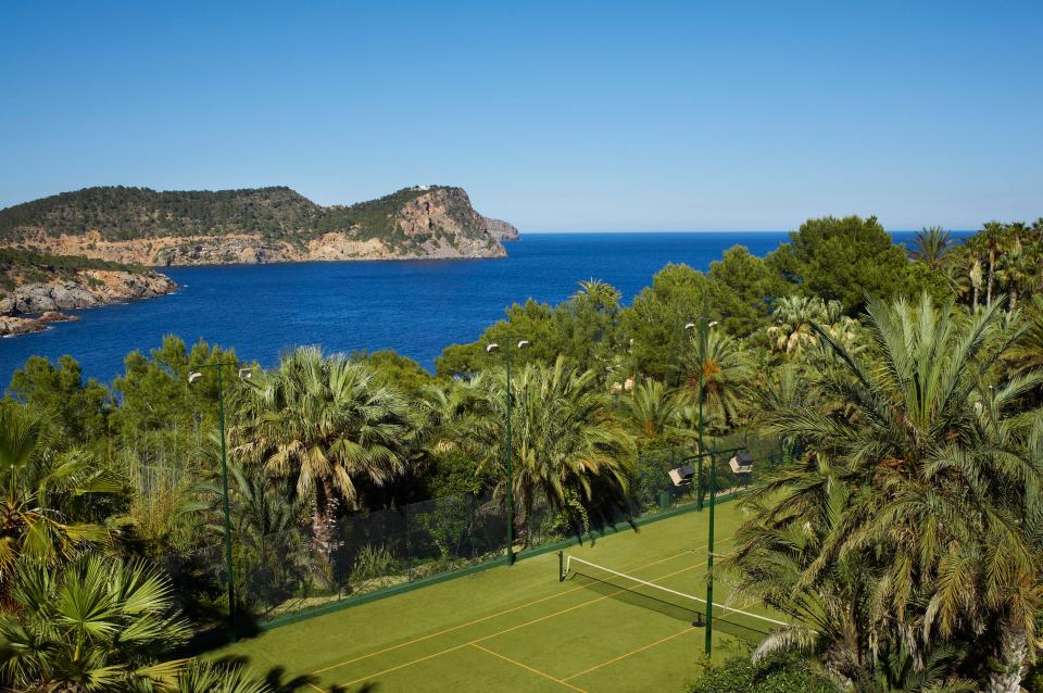  Mega-villa also comes with access to a tennis court