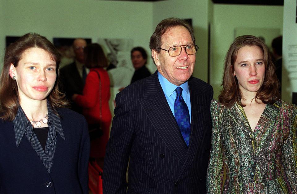  Lord Snowdon with his daughters, Lady Sarah Chatto (left) and Lady Francis Armstrong-Jones in February 2000