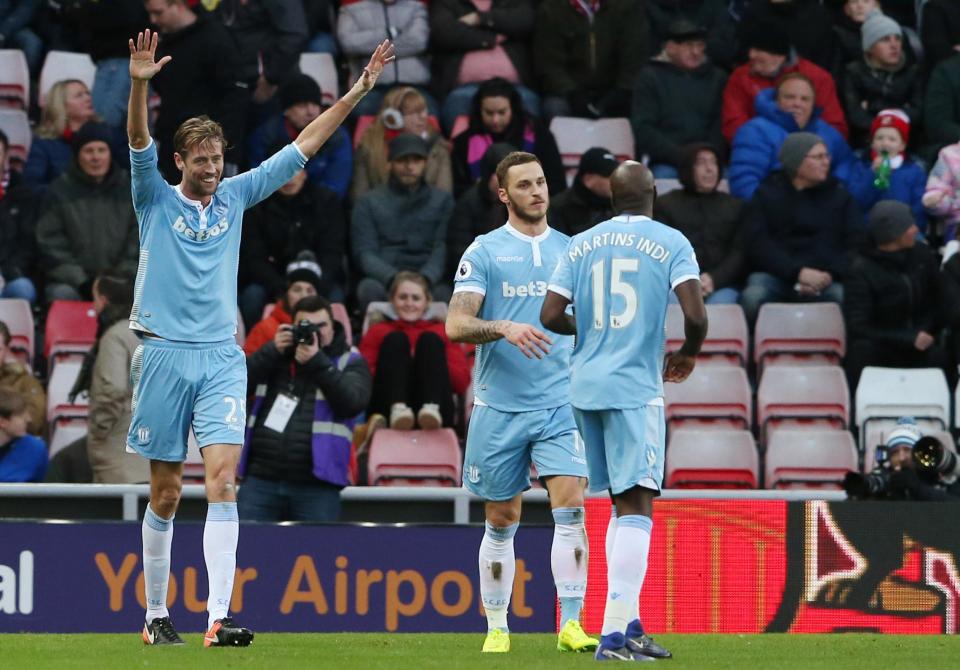  Peter Crouch scored his 99th Premier League with an easy header