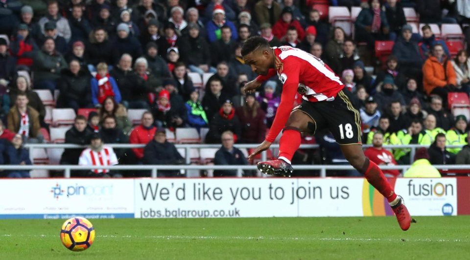  Defoe grabbed one back just before the break to give Sunderland some hope