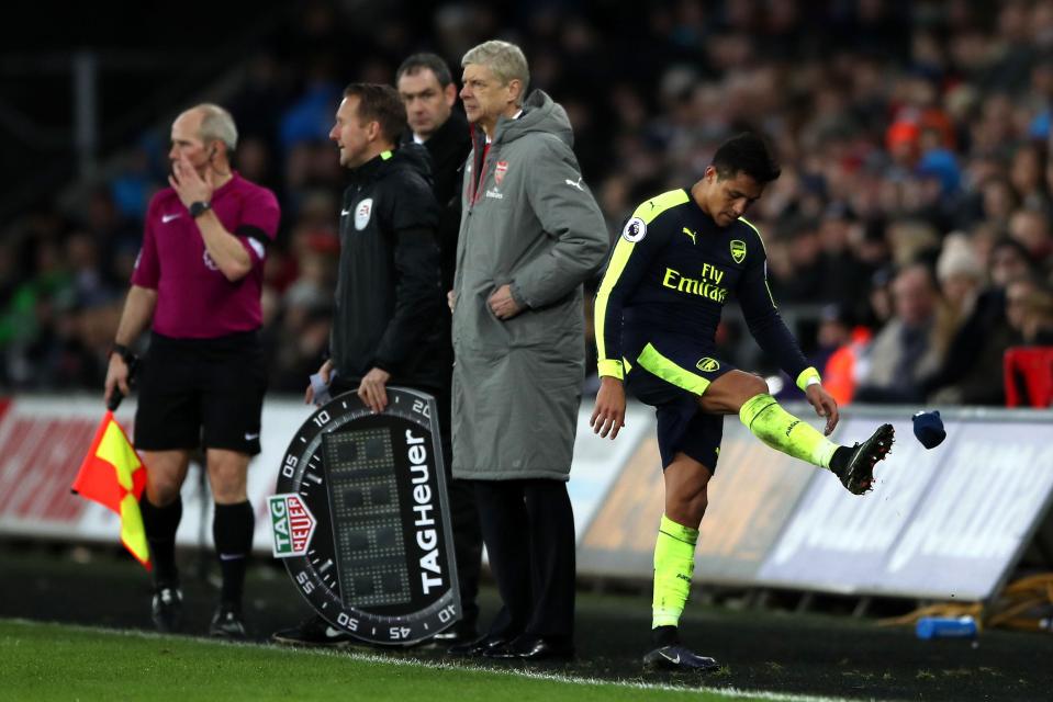  Alexis Sanchez did not hide his emotion after being substituted off