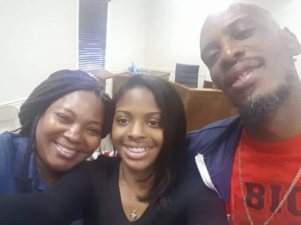  Kamiyah Mobley (centre) was reunited with mother Shanara Mobley and father Craig Aiken