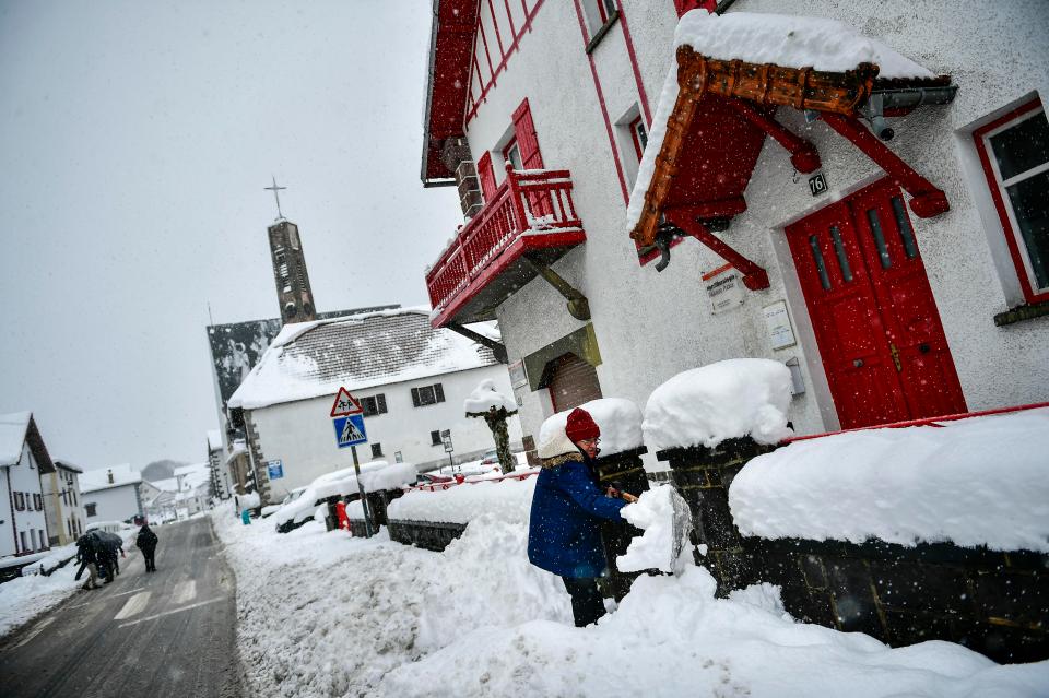  In Spain some areas, such as El Espinal in the north, have seen several inches of snow