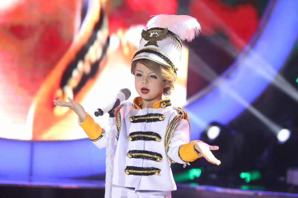  Little Xia Vigor performed as Grammy award winning singer Taylor Swift