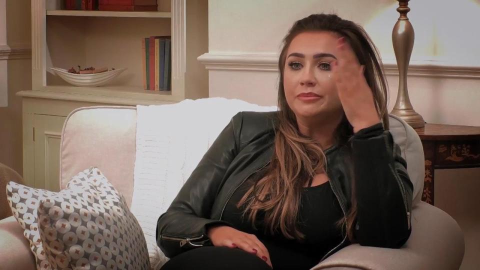  Lauren Goodger tried to understand why she constantly turns to food