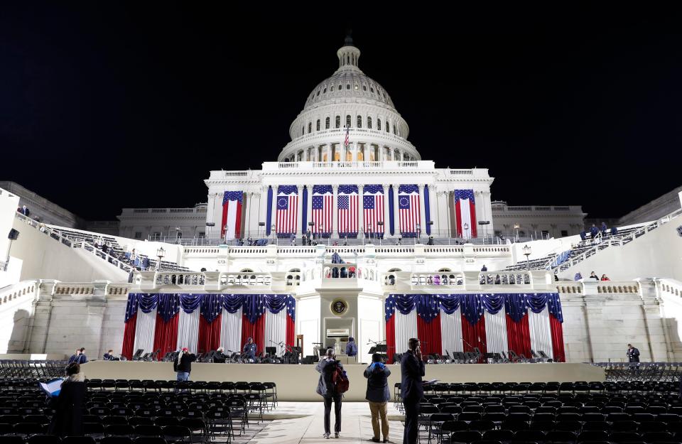  Hundreds of thousands of people are expected to fill the capital to watch Trump take office