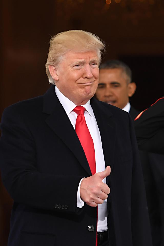  Donald Trump gives a thumbs up