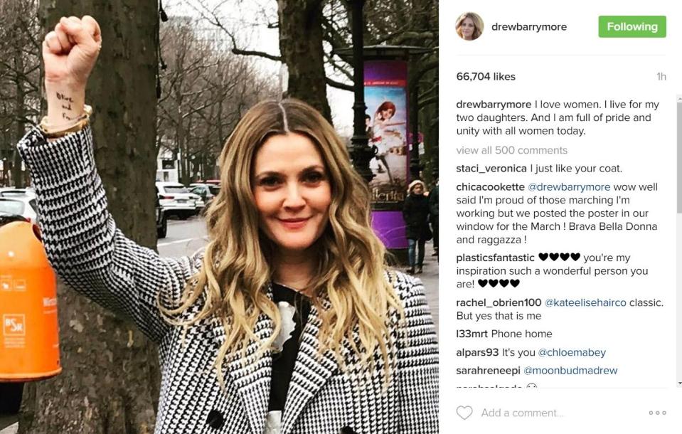  American actress Drew Barrymore stood with thousands of other women as she joined the campaign rally