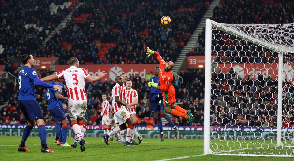  Wayne Rooney finally broke Sir Bobby Charlton's goal record and reach 250 for United