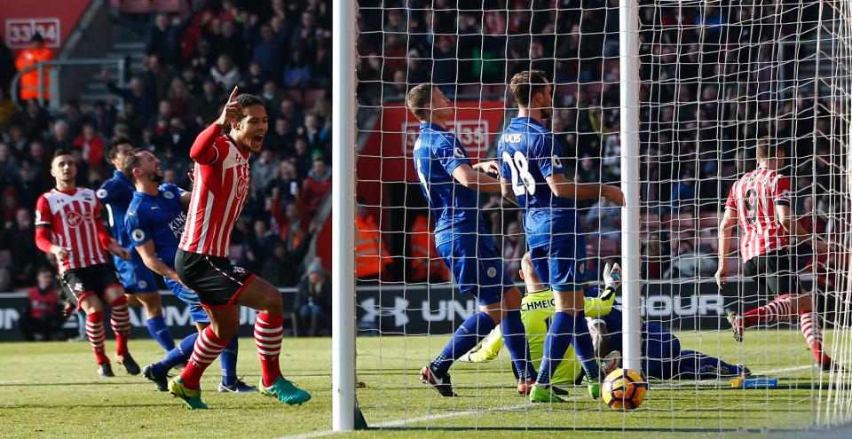  Jay Rodriguez scored the second for Southampton in the 39th minute to put them into a nice lead at the break