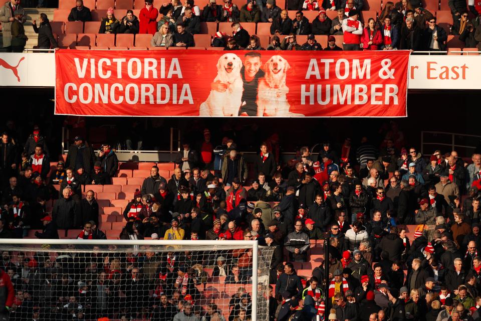  Gunners fans unfurled a banner in tribute to Sanchez and his dogs