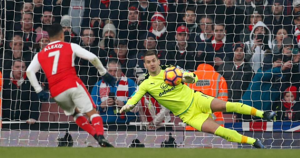  Alexis Sanchex cooly chips his penalty past Tom Heaton to earn Arsenal the late win