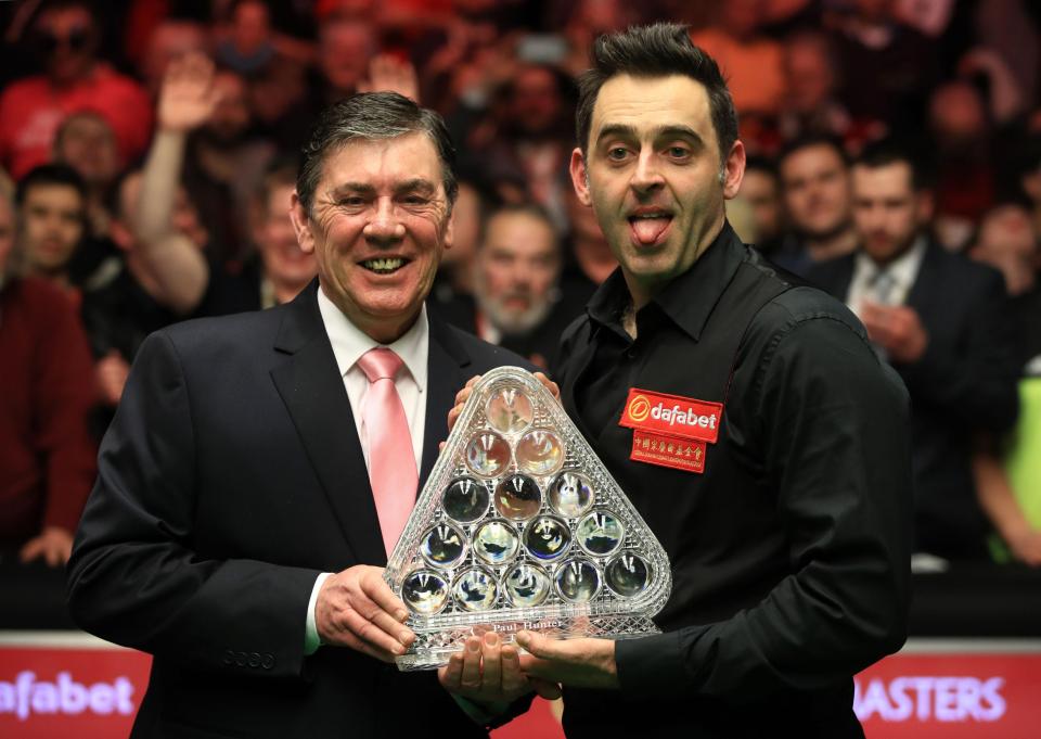  O'Sullivan receives the trophy from Alan Hunter, father of the late Paul