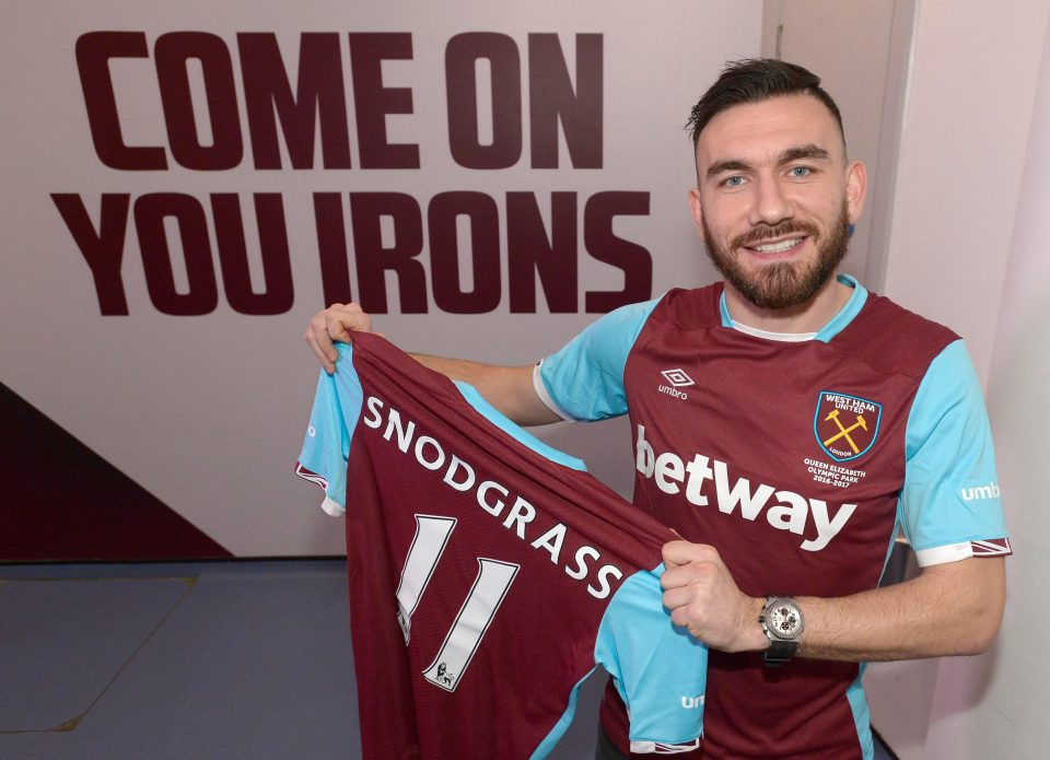  Robert Snodgrass is officially signed for West Ham as a replacement for Payet