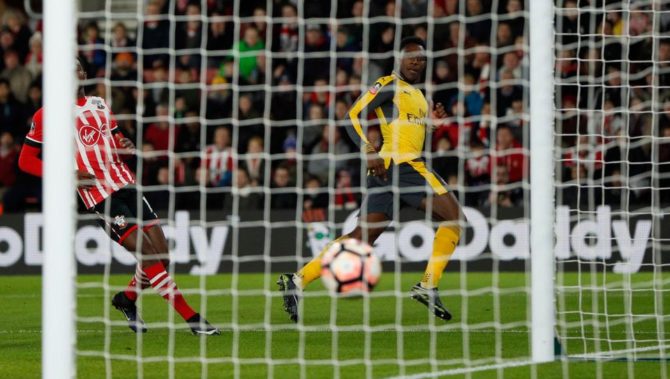  Danny Welbeck opened the scoring on 15 minutes with a chip over the keeper to set Arsenal on their way